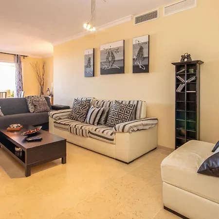 Nice apartment in Elviria with 2 Bedrooms&Outdoor swimming pool Marbella Buitenkant foto