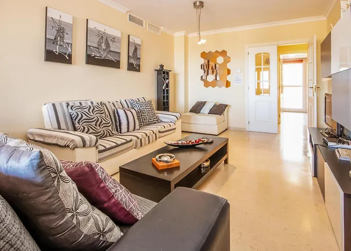 Awesome Apartment In Elviria With Wifi