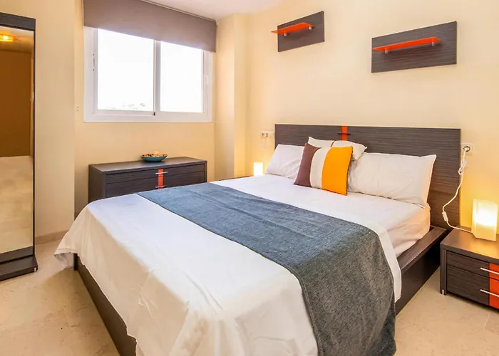 Awesome Apartment In Elviria With Wifi