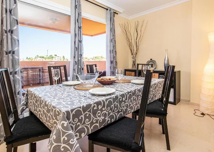 Awesome Apartment In Elviria With Wifi