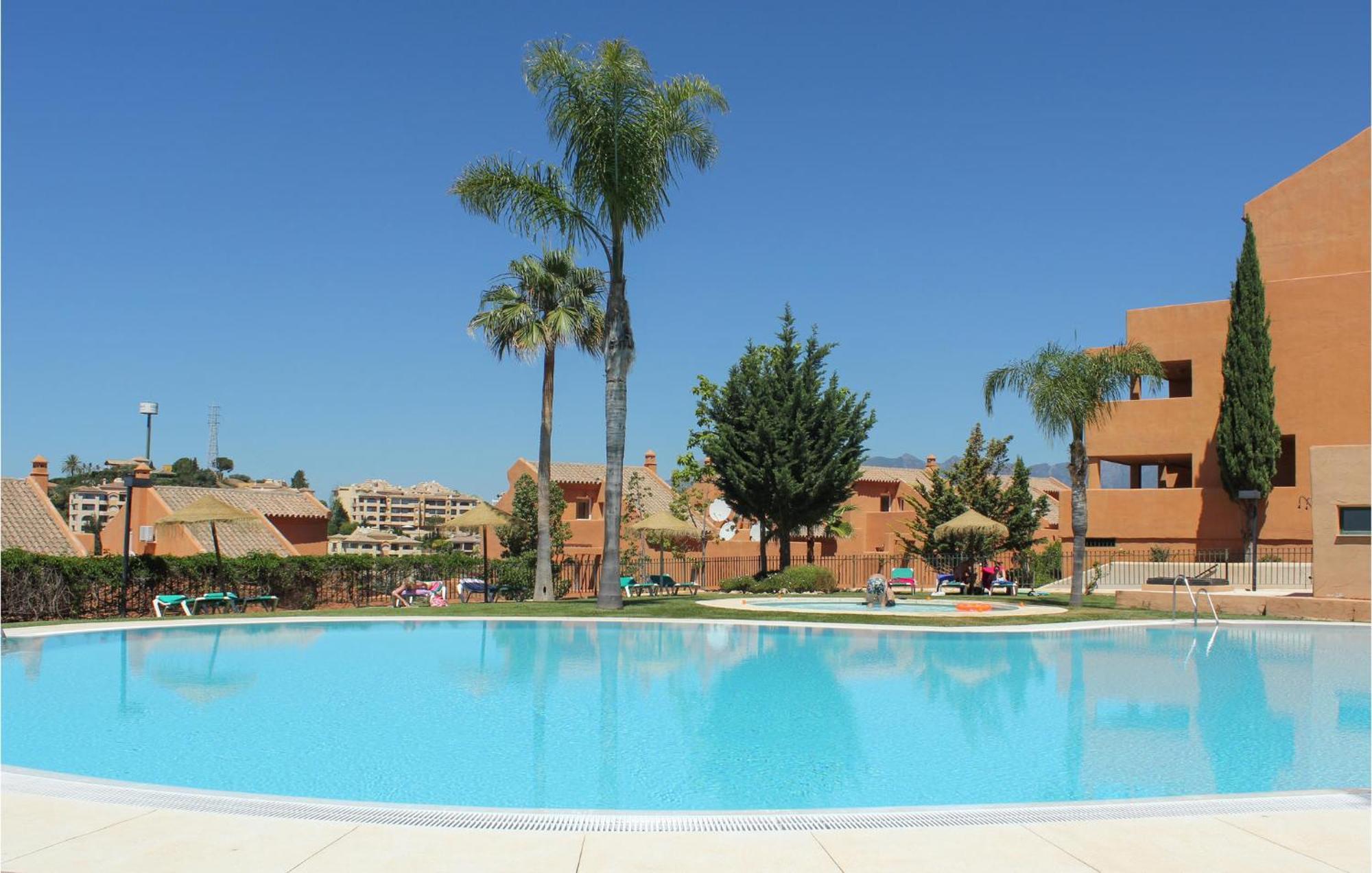 In Elviria With 2 Bedrooms&outdoor Swimming Pool Appartement